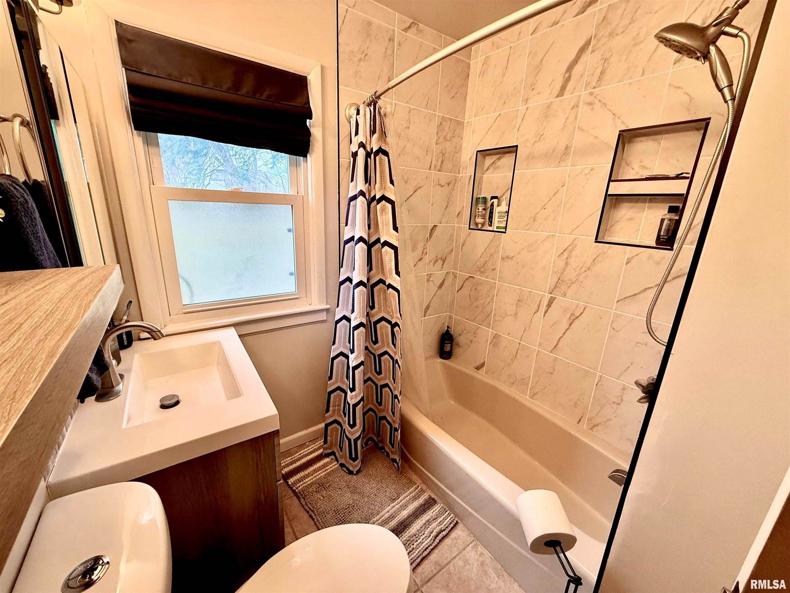 2003 19TH Street, Moline, IL 61265