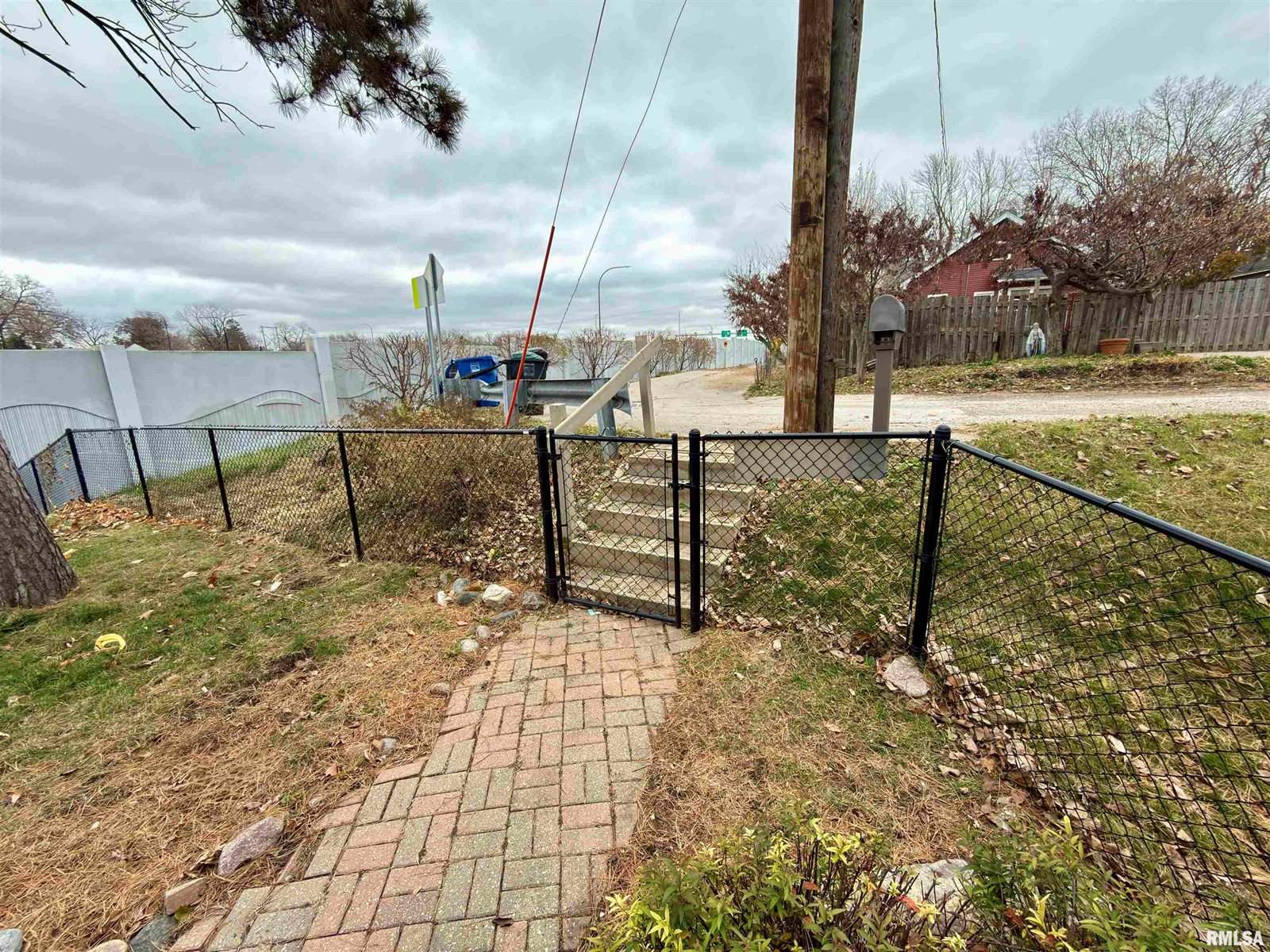 2003 19TH Street, Moline, IL 61265