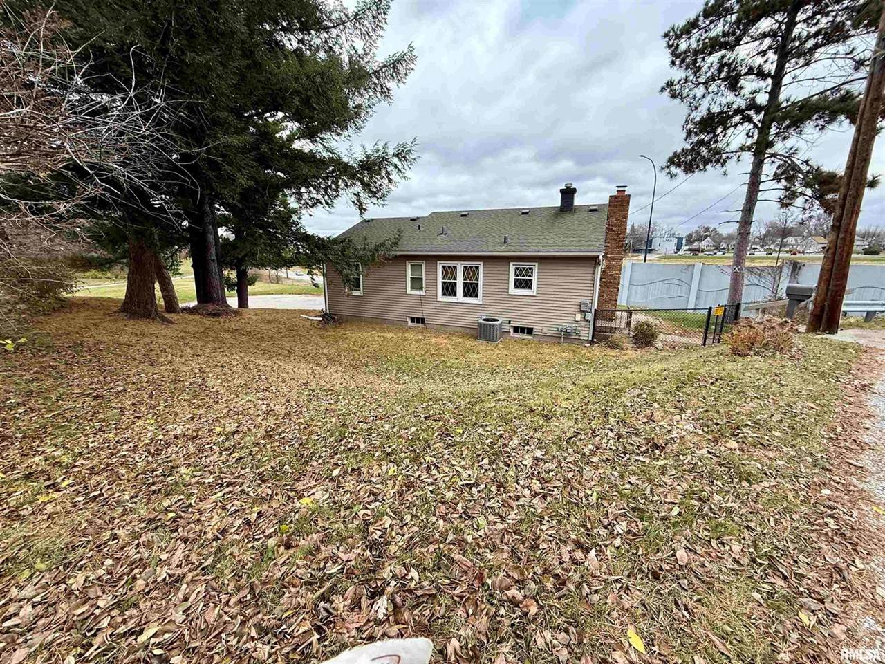 2003 19TH Street, Moline, IL 61265