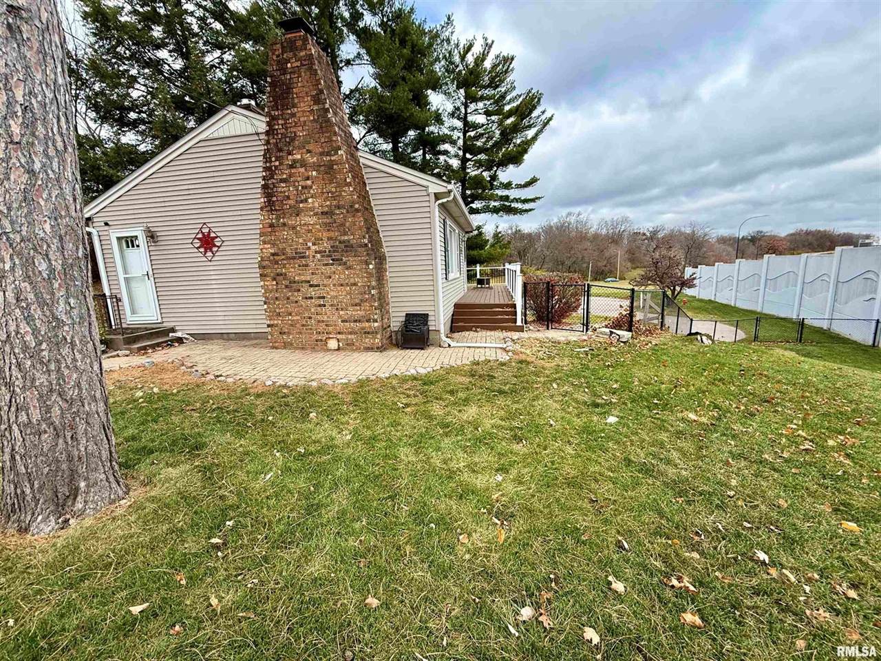 2003 19TH Street, Moline, IL 61265