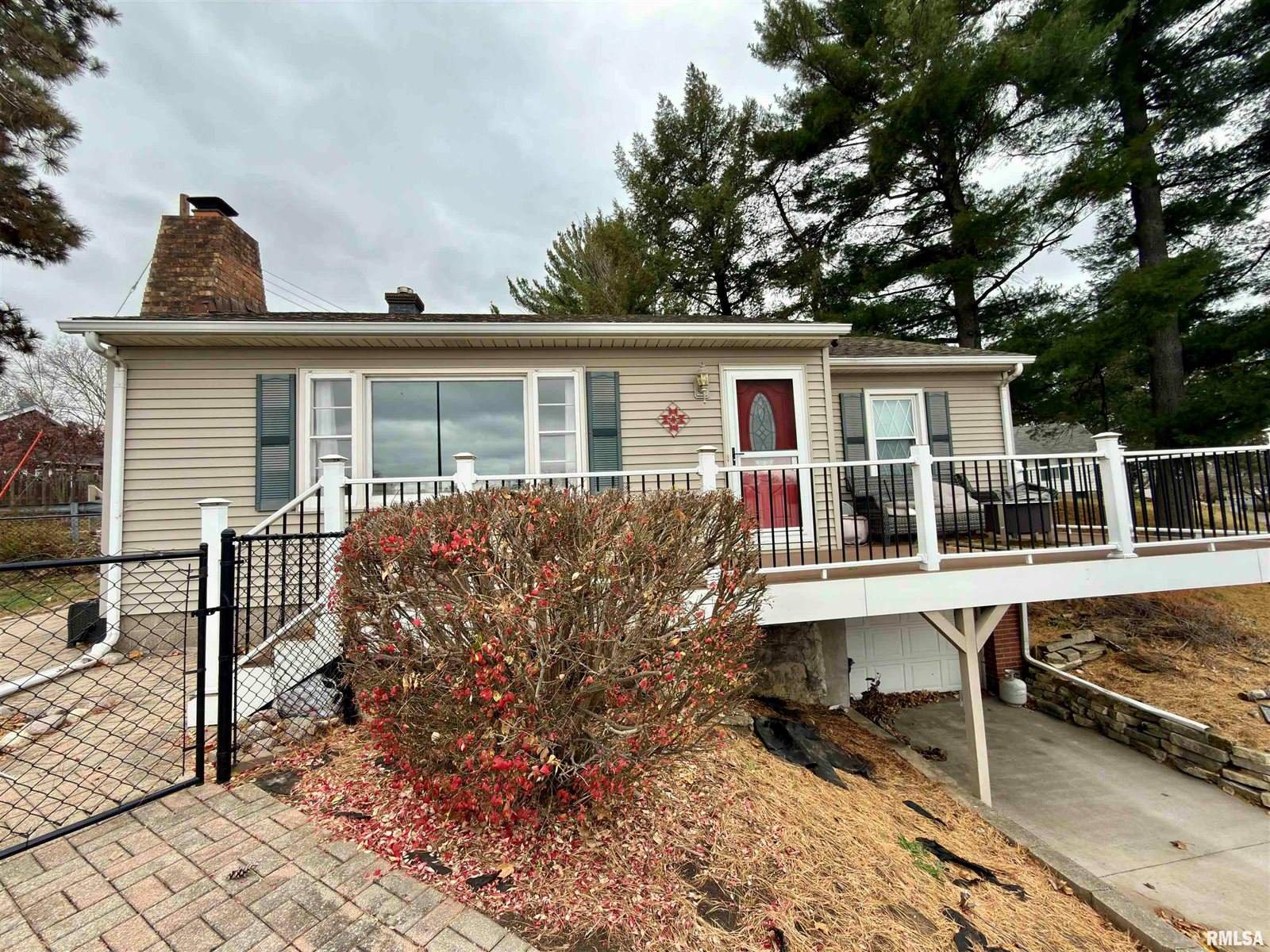 2003 19TH Street, Moline, IL 61265