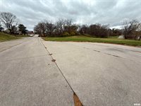 2003 19TH Street, Moline, IL 61265