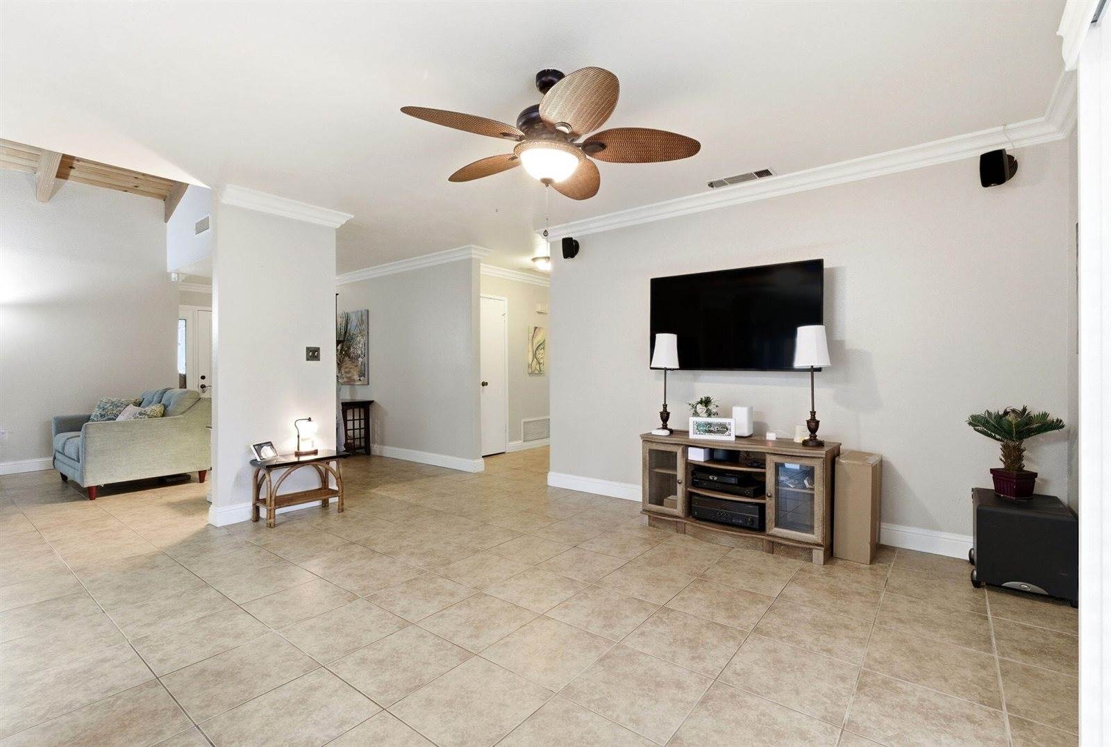 2544 West Harter Avenue, Visalia, CA 93277