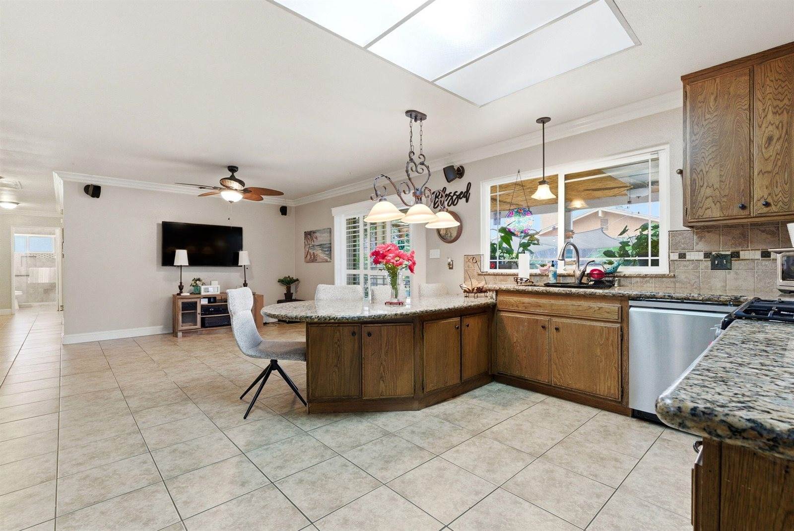 2544 West Harter Avenue, Visalia, CA 93277