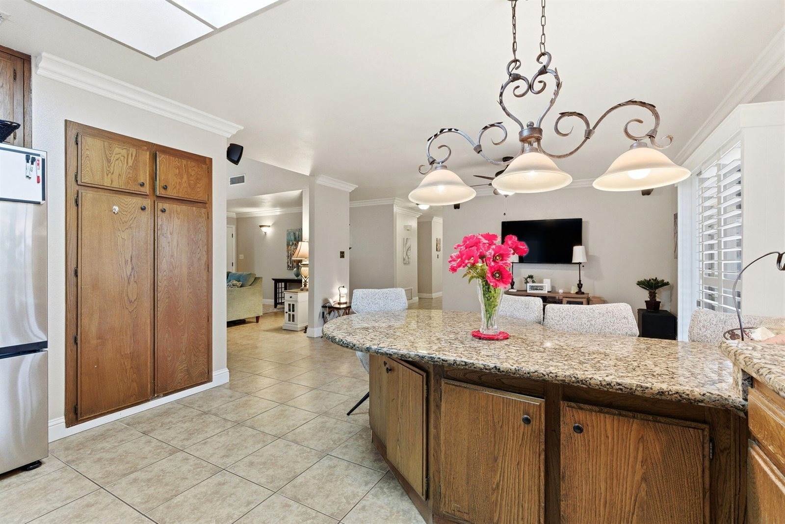 2544 West Harter Avenue, Visalia, CA 93277