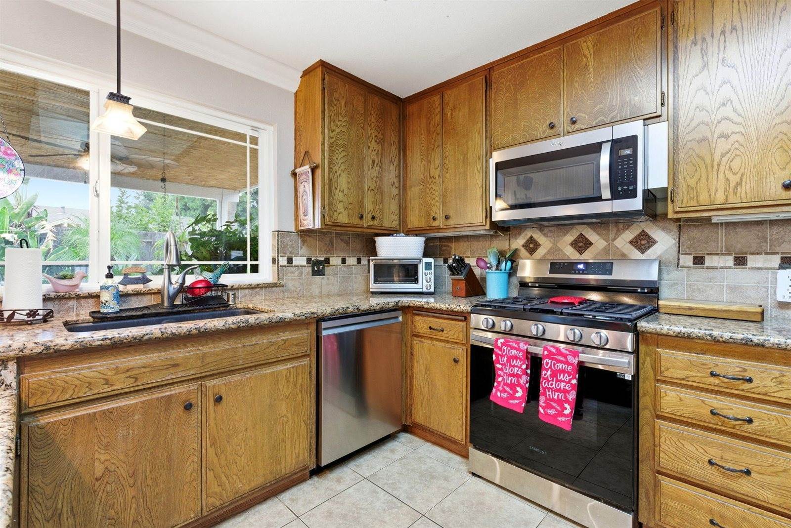 2544 West Harter Avenue, Visalia, CA 93277