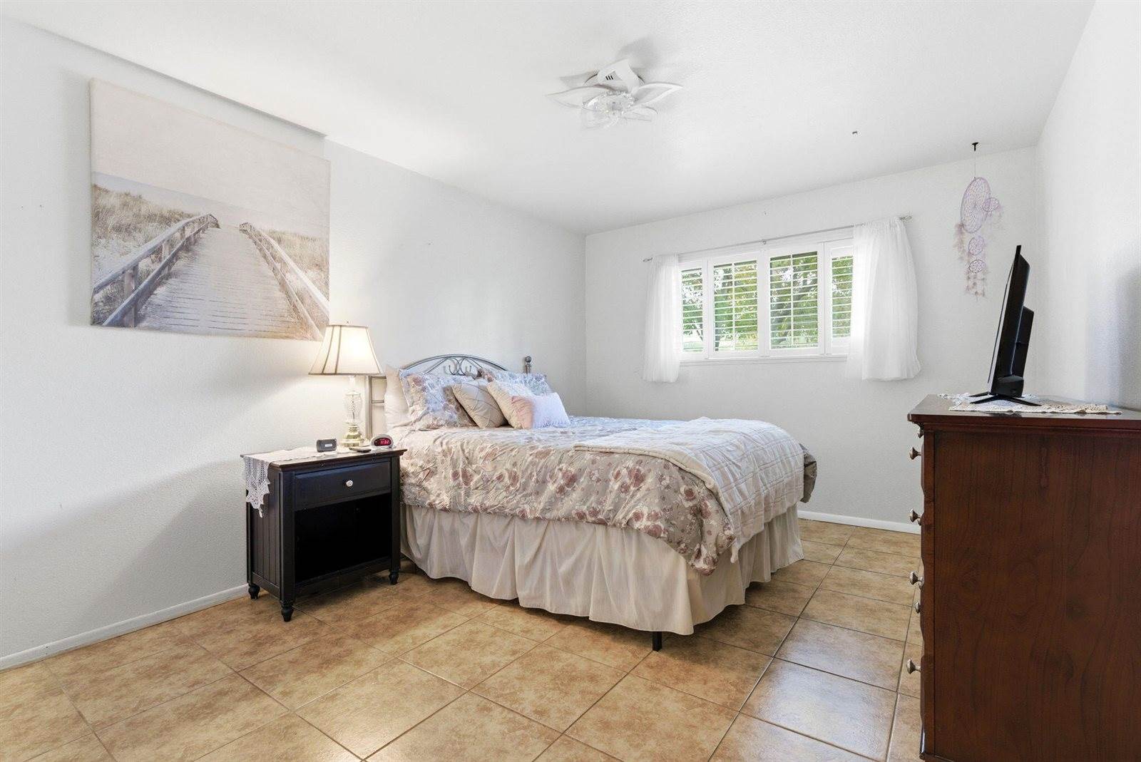 2544 West Harter Avenue, Visalia, CA 93277