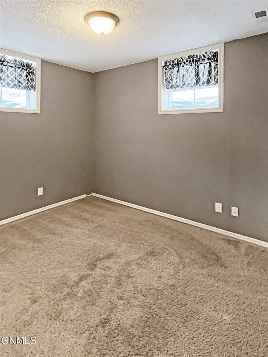 1423 1st Avenue West, Williston, ND 58801