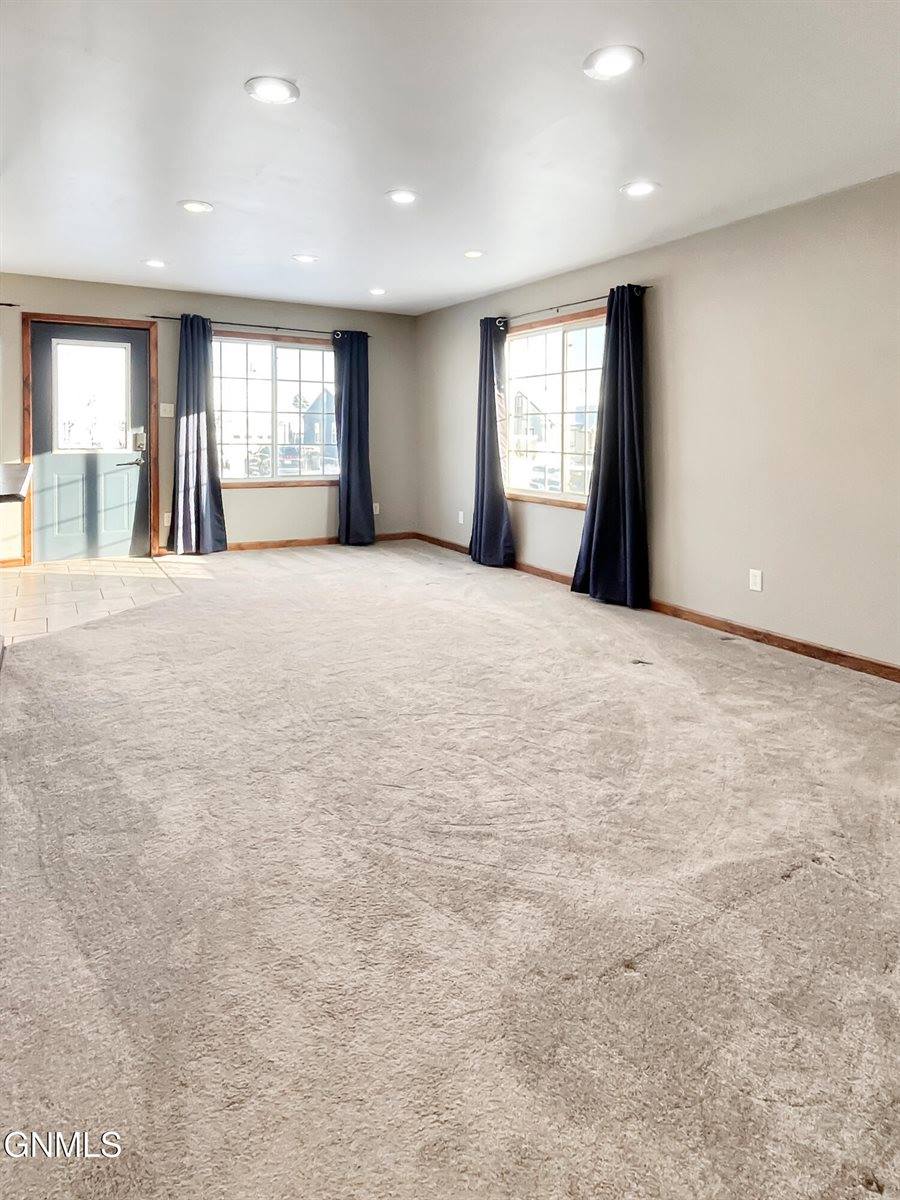 1423 1st Avenue West, Williston, ND 58801