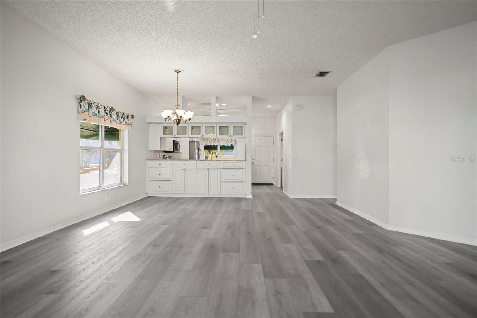 6650 100TH Way North, Saint Petersburg, FL 33708