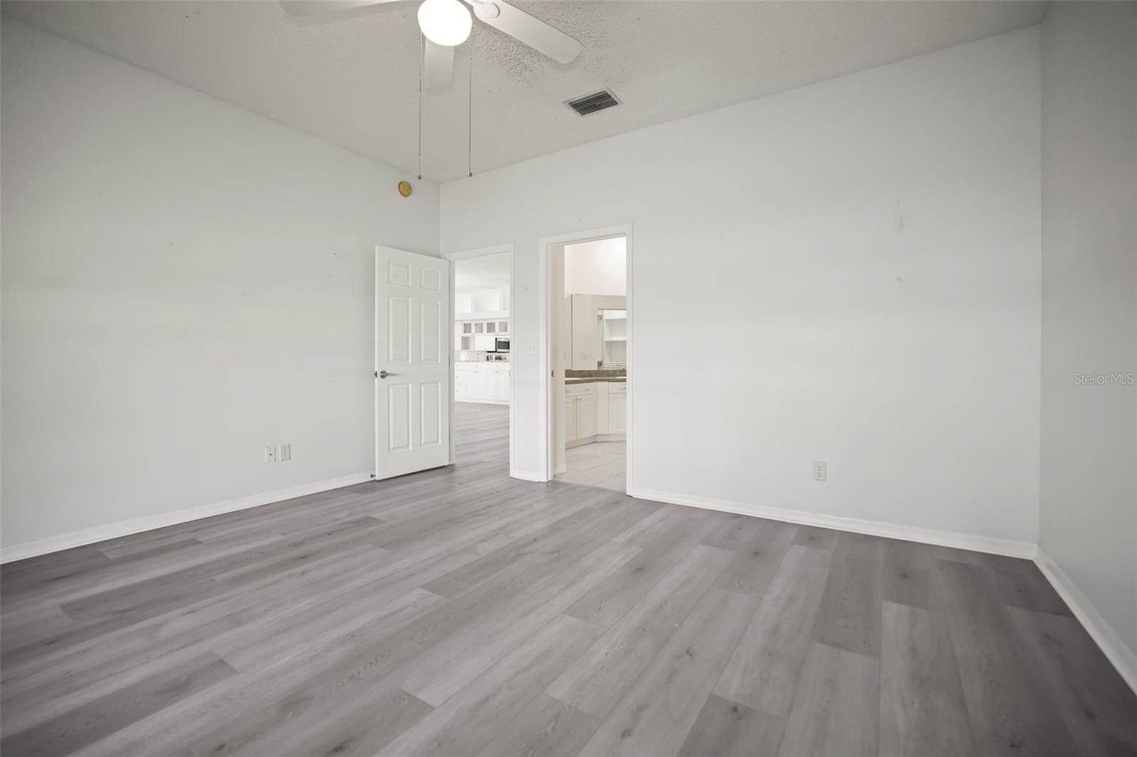 6650 100TH Way North, Saint Petersburg, FL 33708