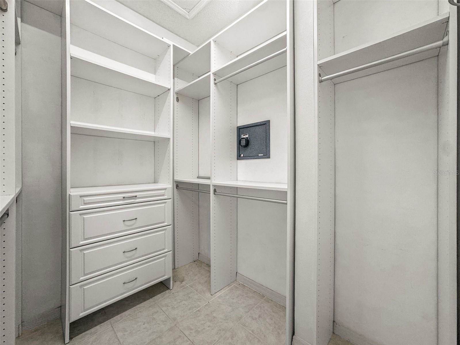 6650 100TH Way North, Saint Petersburg, FL 33708