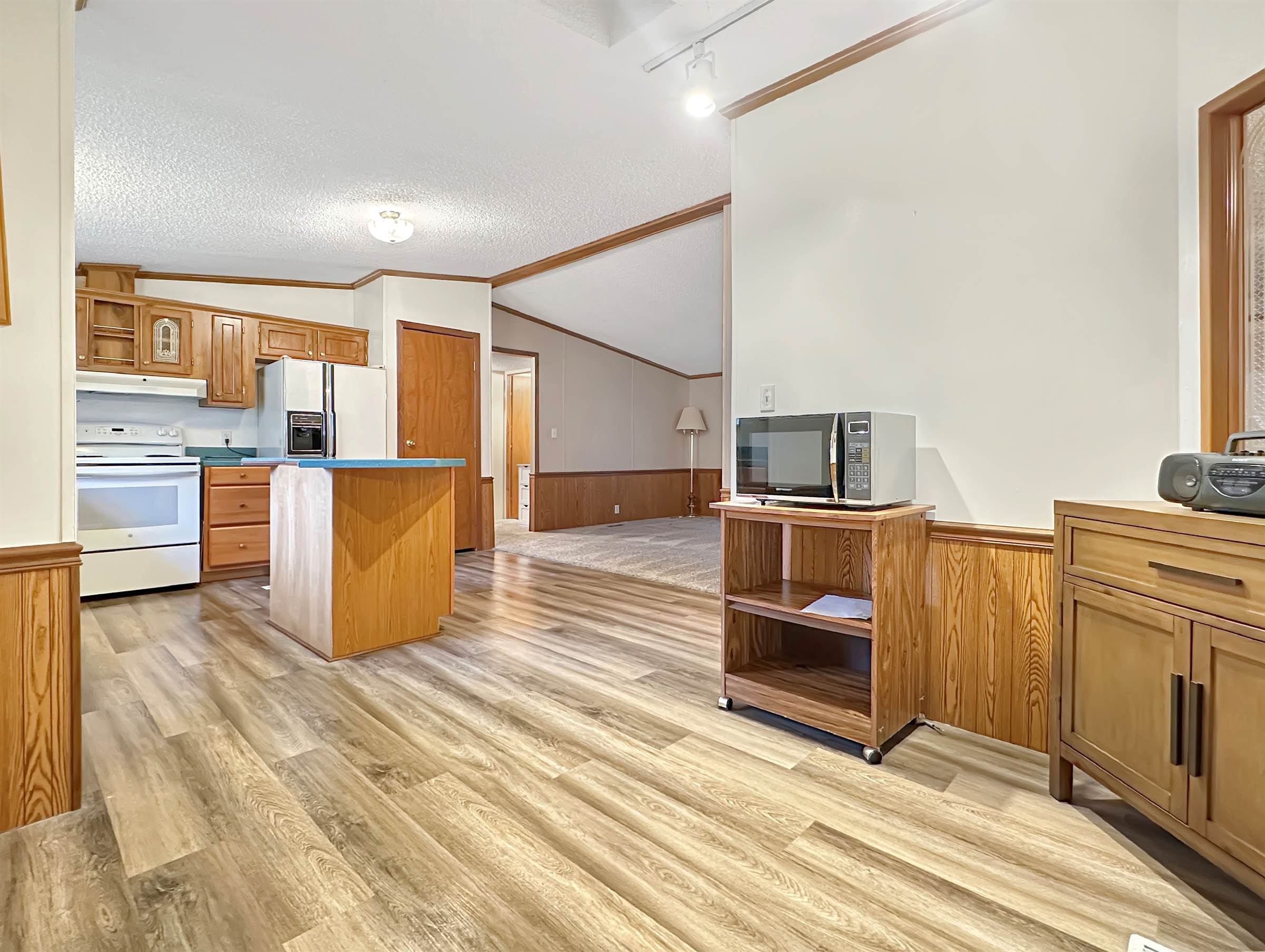 2749 Deer Pass Dr SW, Canton, OH 44706