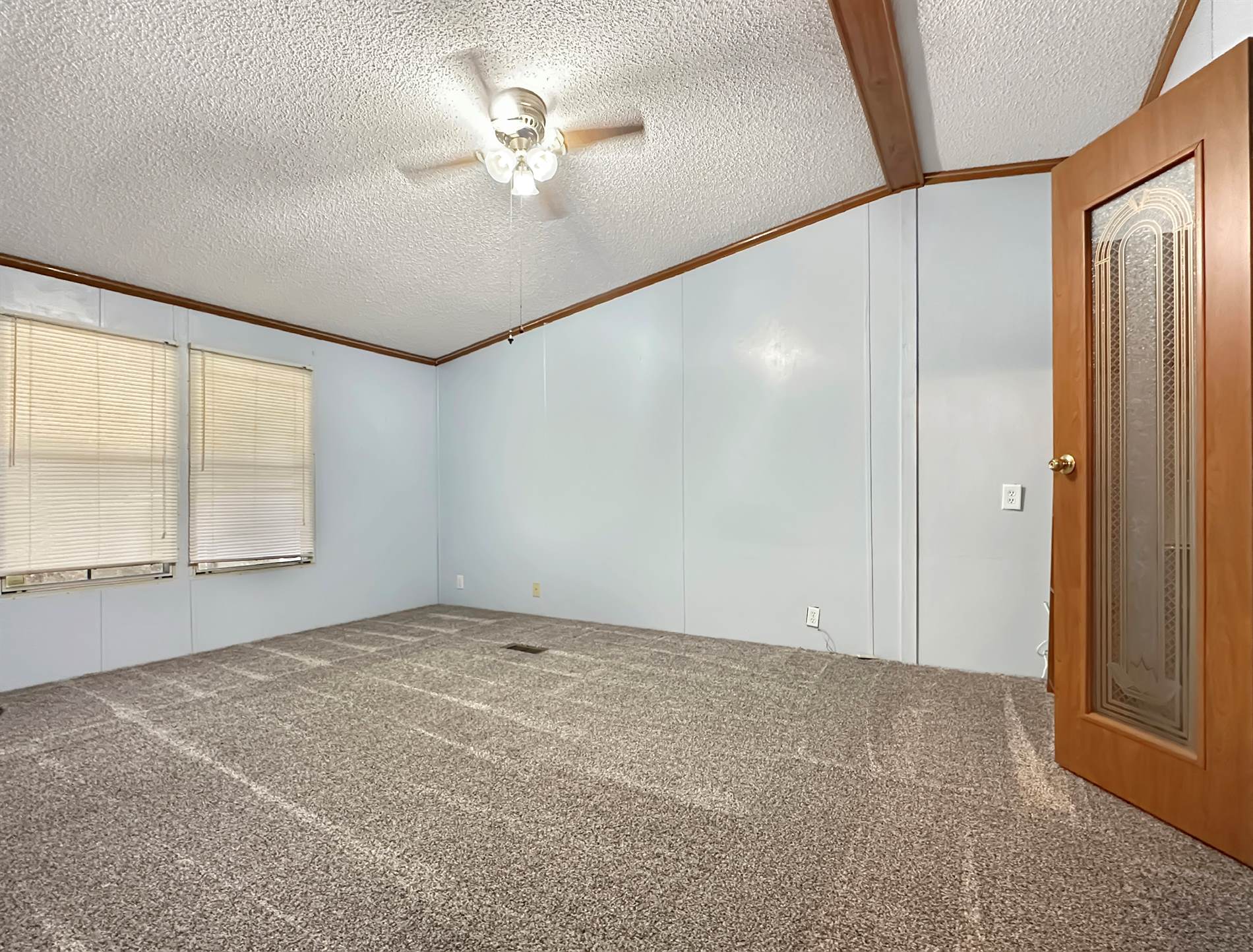 2749 Deer Pass Dr SW, Canton, OH 44706