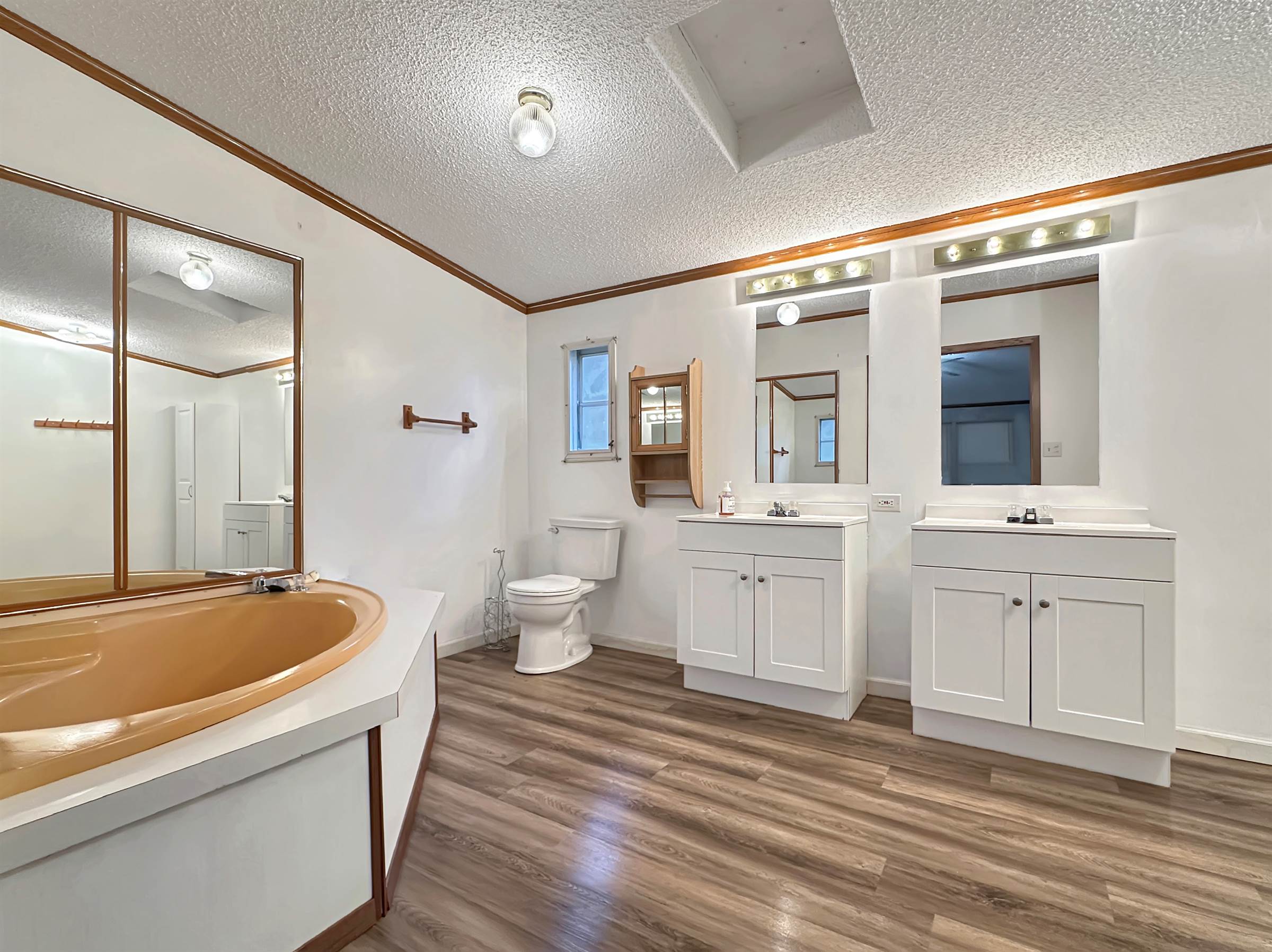 2749 Deer Pass Dr SW, Canton, OH 44706