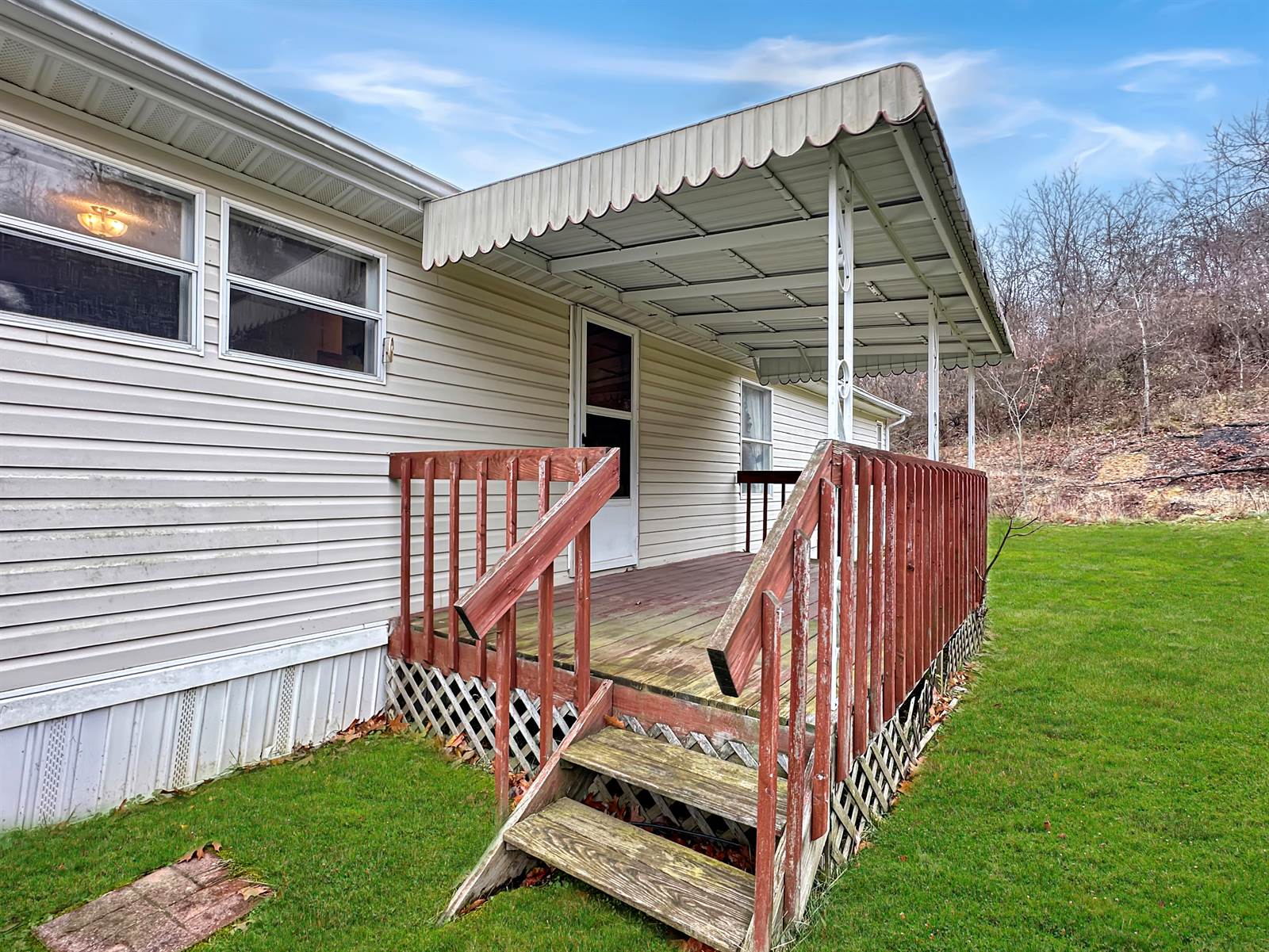 2749 Deer Pass Dr SW, Canton, OH 44706