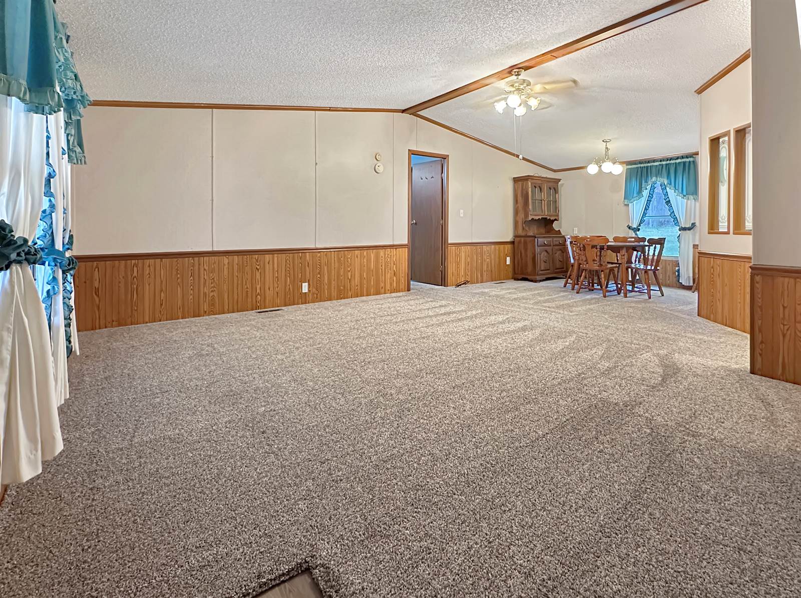 2749 Deer Pass Dr SW, Canton, OH 44706