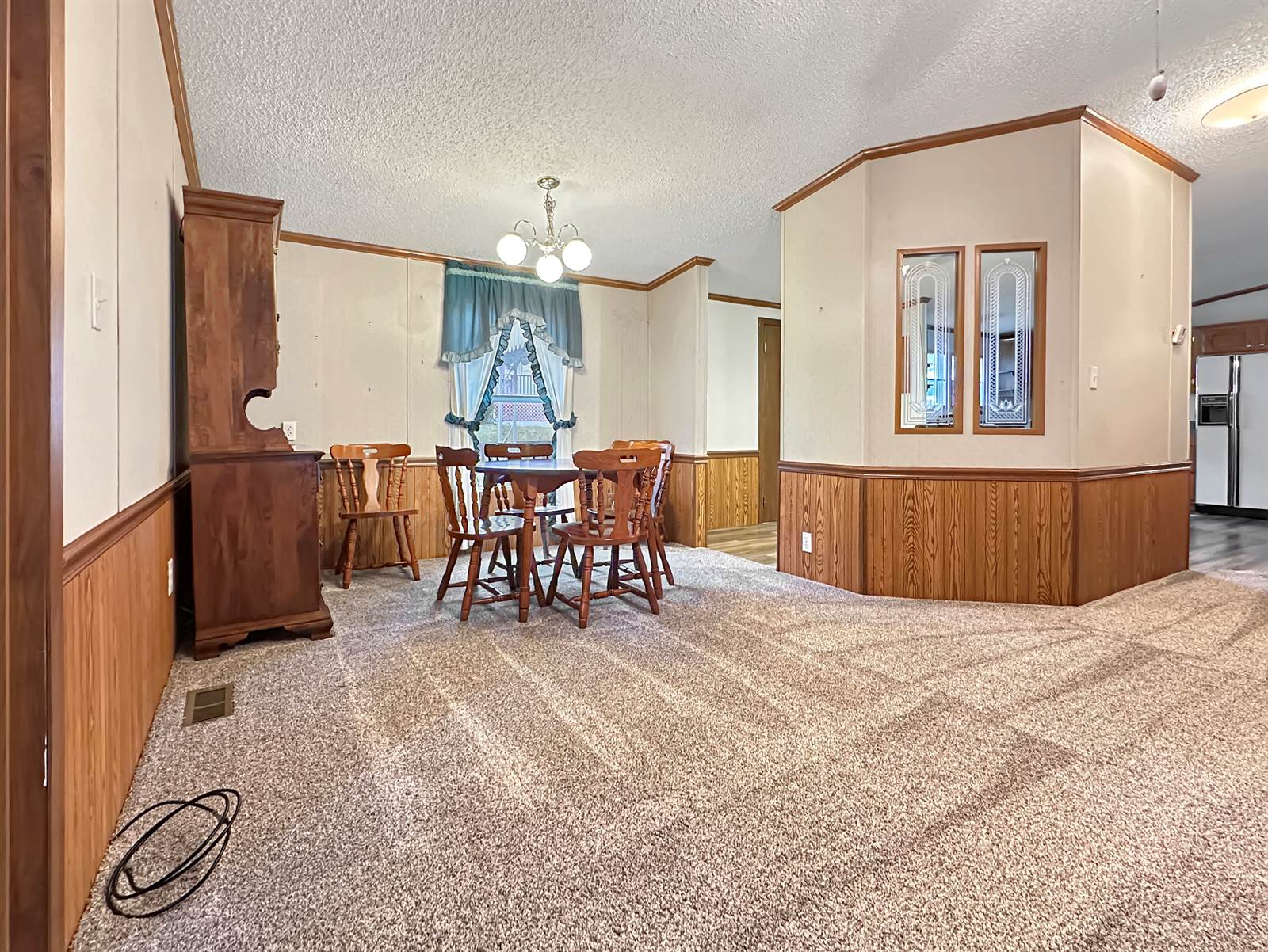 2749 Deer Pass Dr SW, Canton, OH 44706