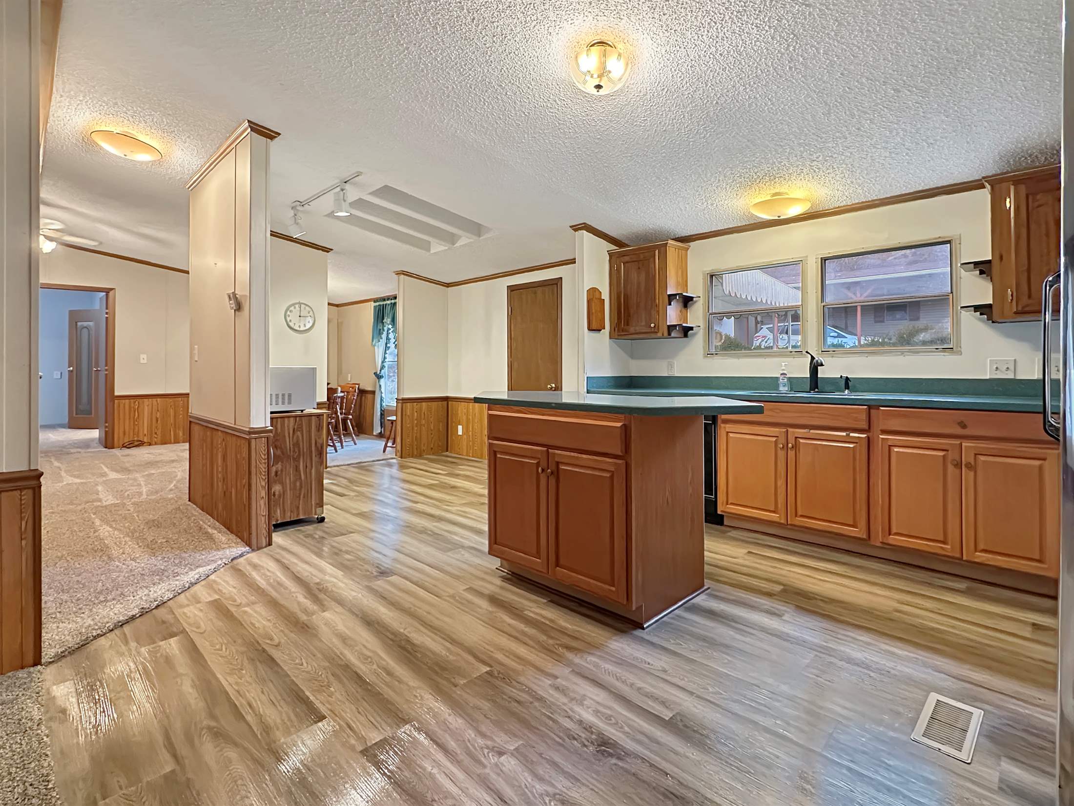 2749 Deer Pass Dr SW, Canton, OH 44706