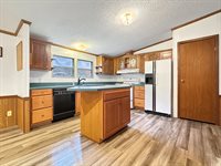 2749 Deer Pass Dr SW, Canton, OH 44706