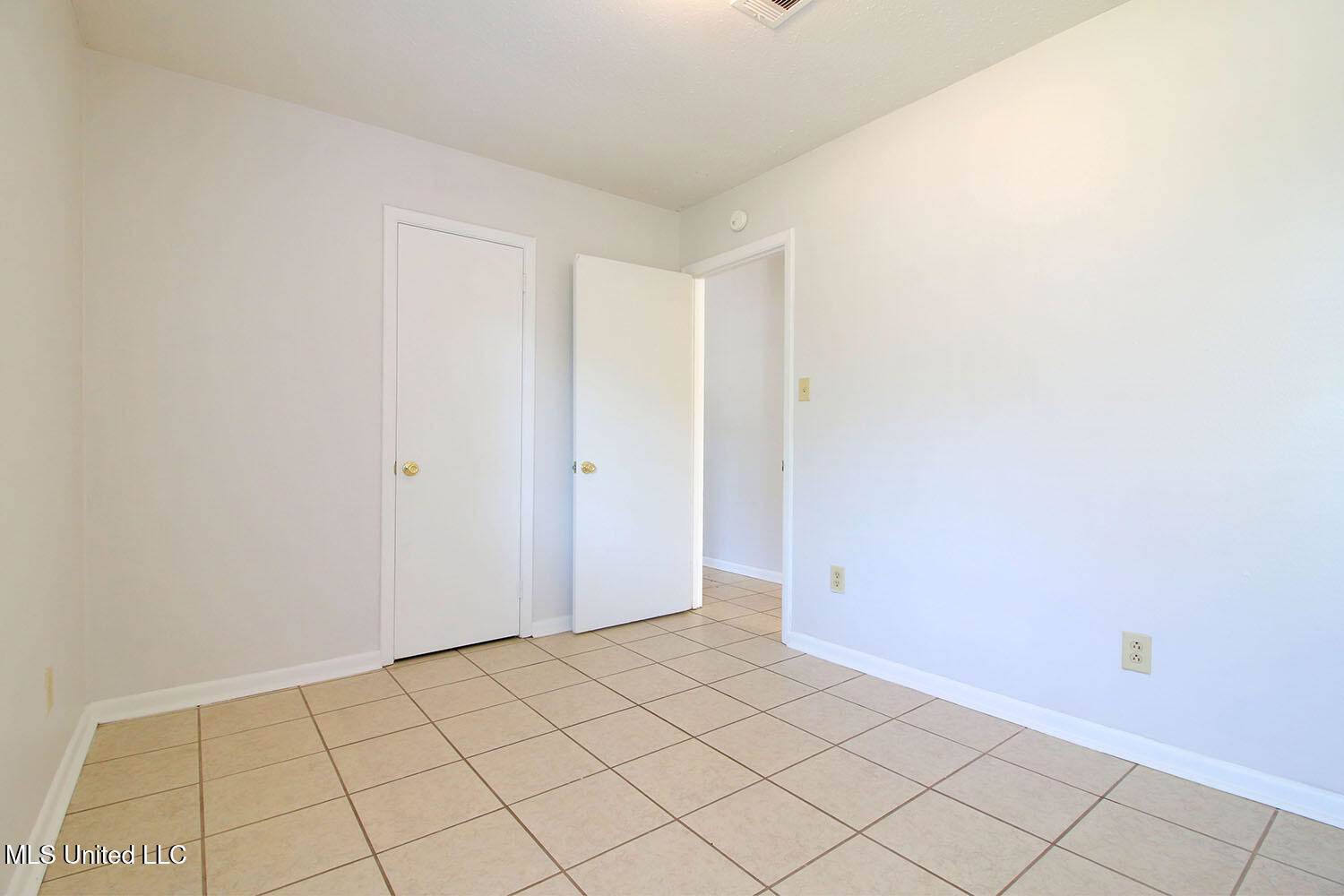 5707 Eastwood Drive, Moss Point, MS 39563