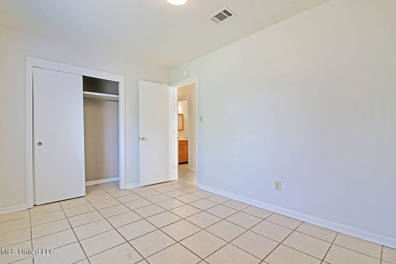 5707 Eastwood Drive, Moss Point, MS 39563