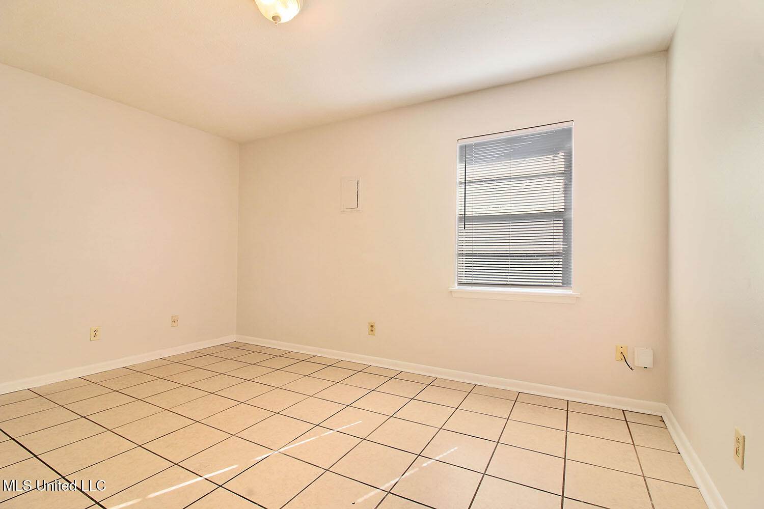 5707 Eastwood Drive, Moss Point, MS 39563