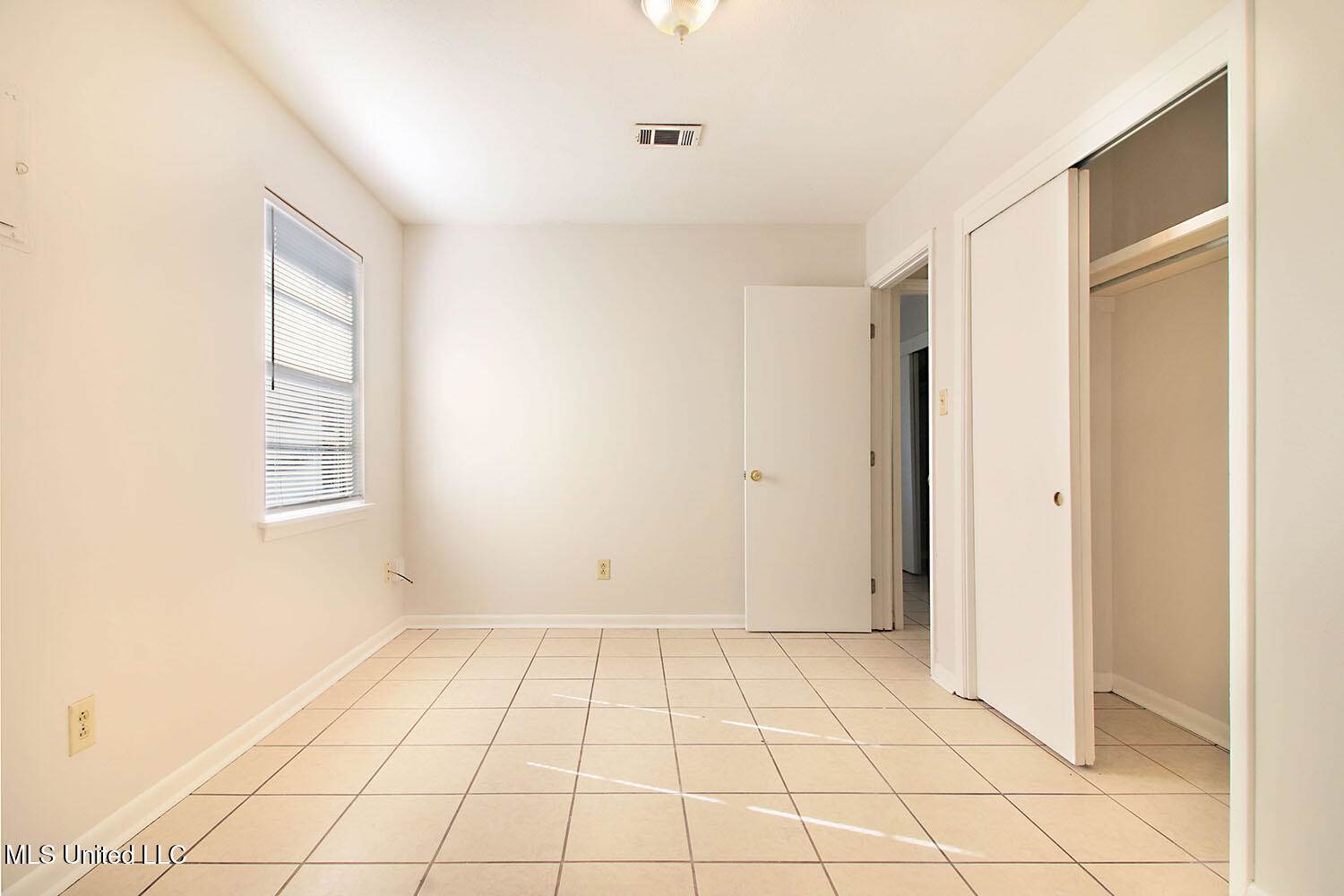 5707 Eastwood Drive, Moss Point, MS 39563