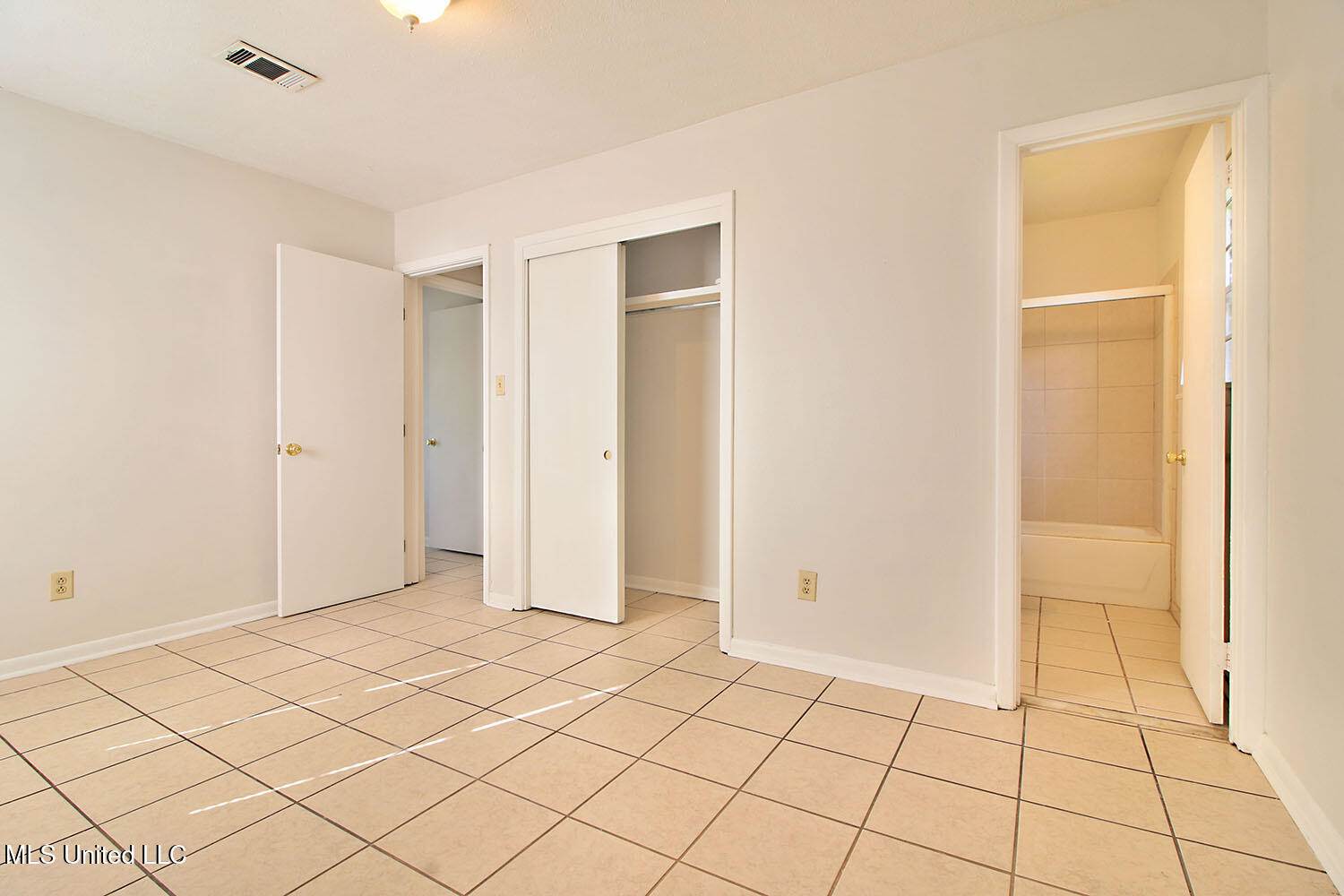 5707 Eastwood Drive, Moss Point, MS 39563