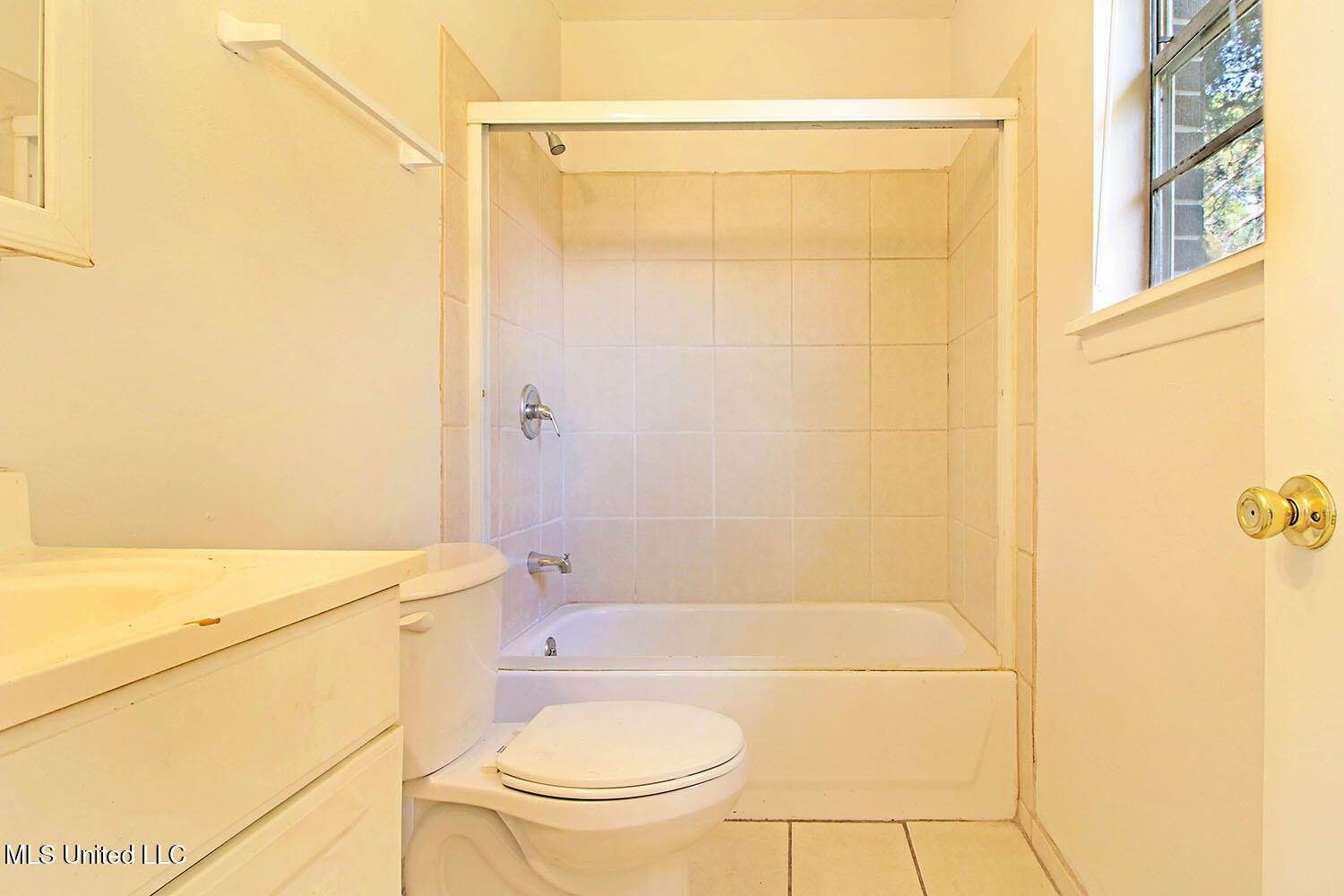 5707 Eastwood Drive, Moss Point, MS 39563