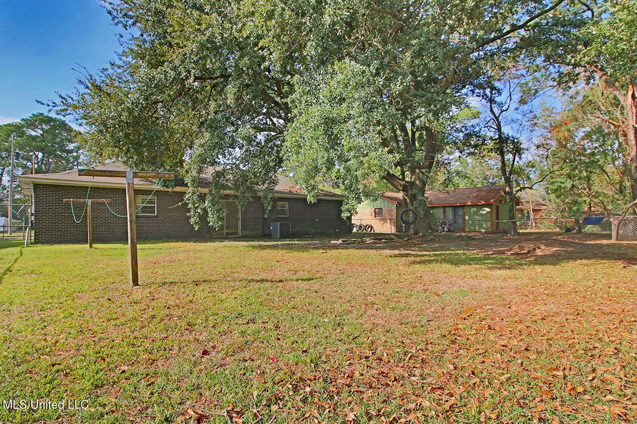 5707 Eastwood Drive, Moss Point, MS 39563