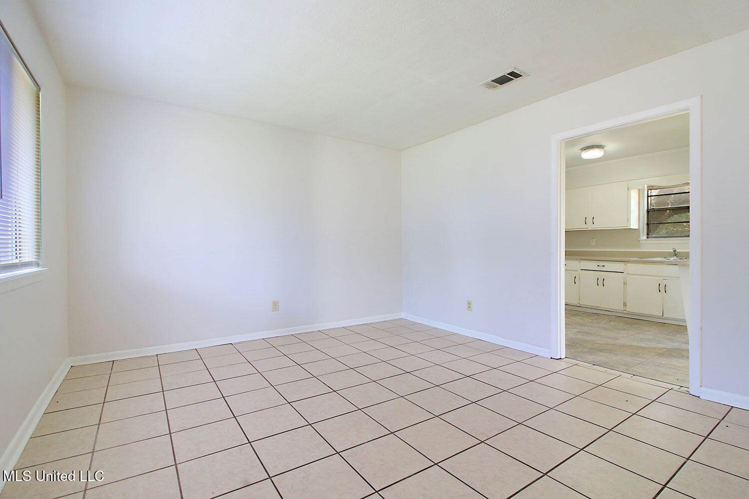 5707 Eastwood Drive, Moss Point, MS 39563