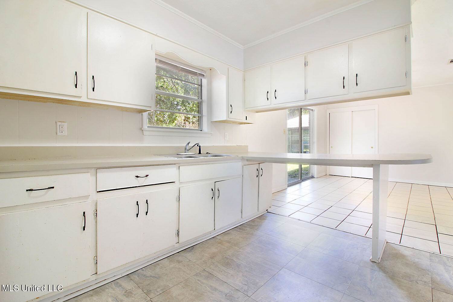 5707 Eastwood Drive, Moss Point, MS 39563