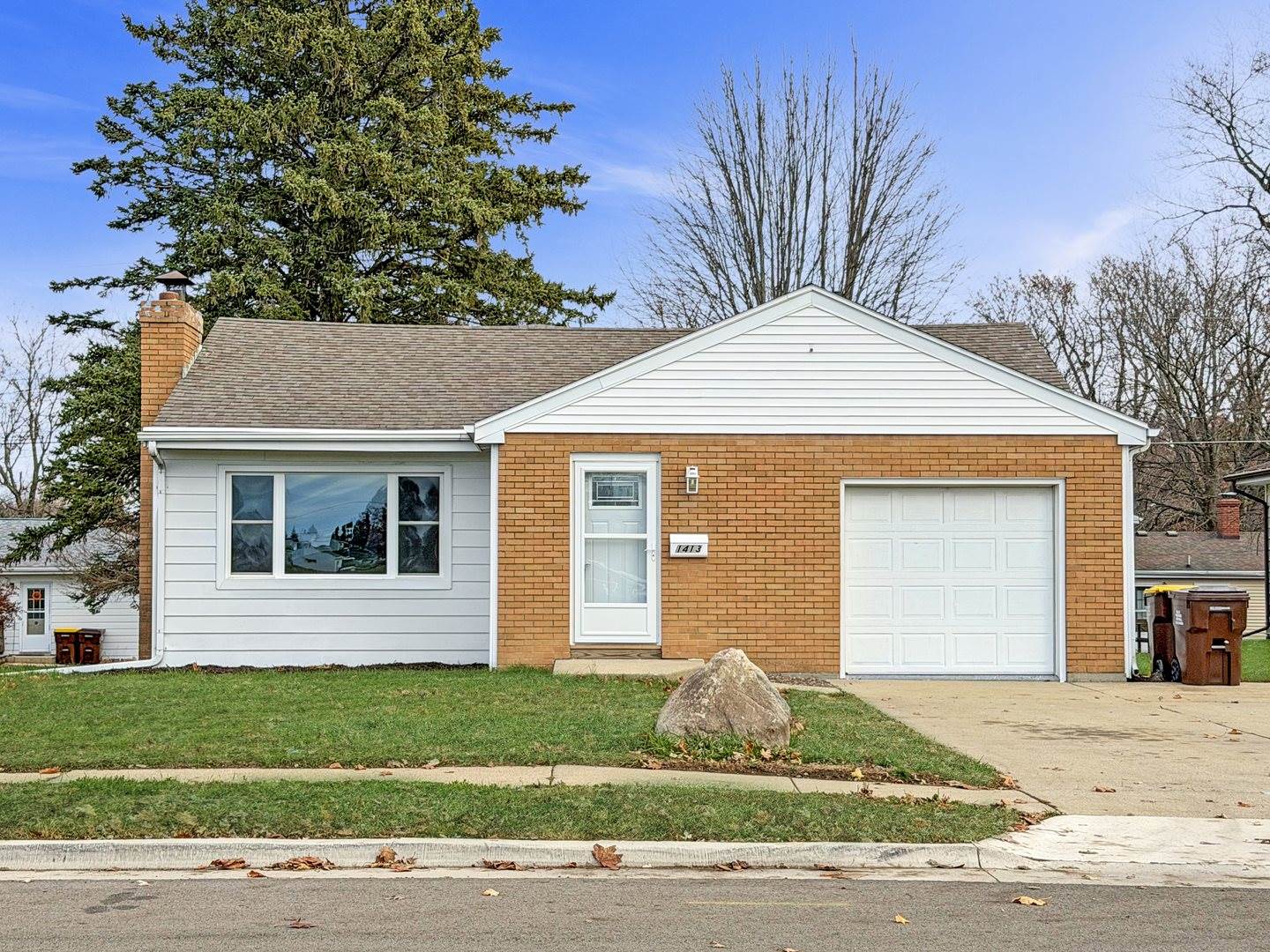 1413 South Locust Avenue, Freeport, IL 61032