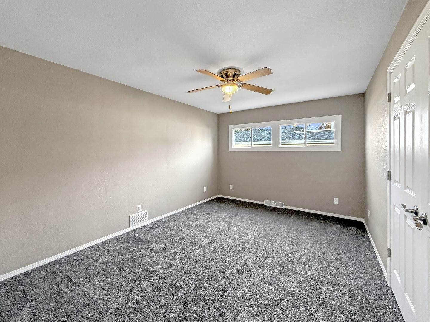 1413 South Locust Avenue, Freeport, IL 61032