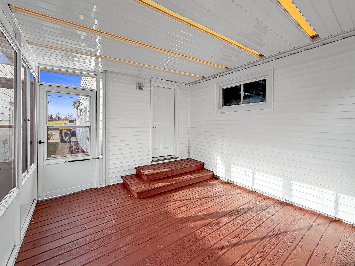 1413 South Locust Avenue, Freeport, IL 61032