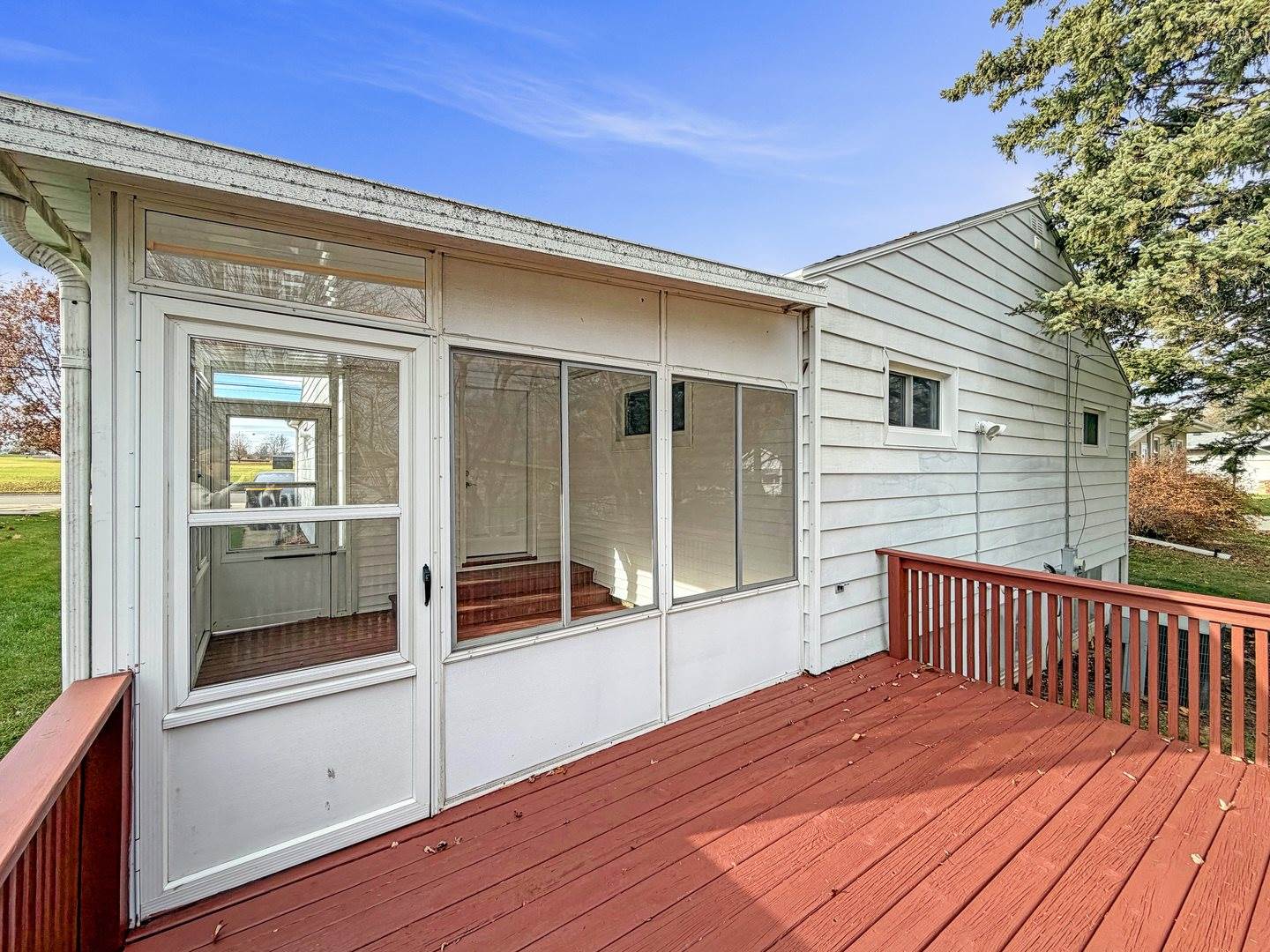 1413 South Locust Avenue, Freeport, IL 61032