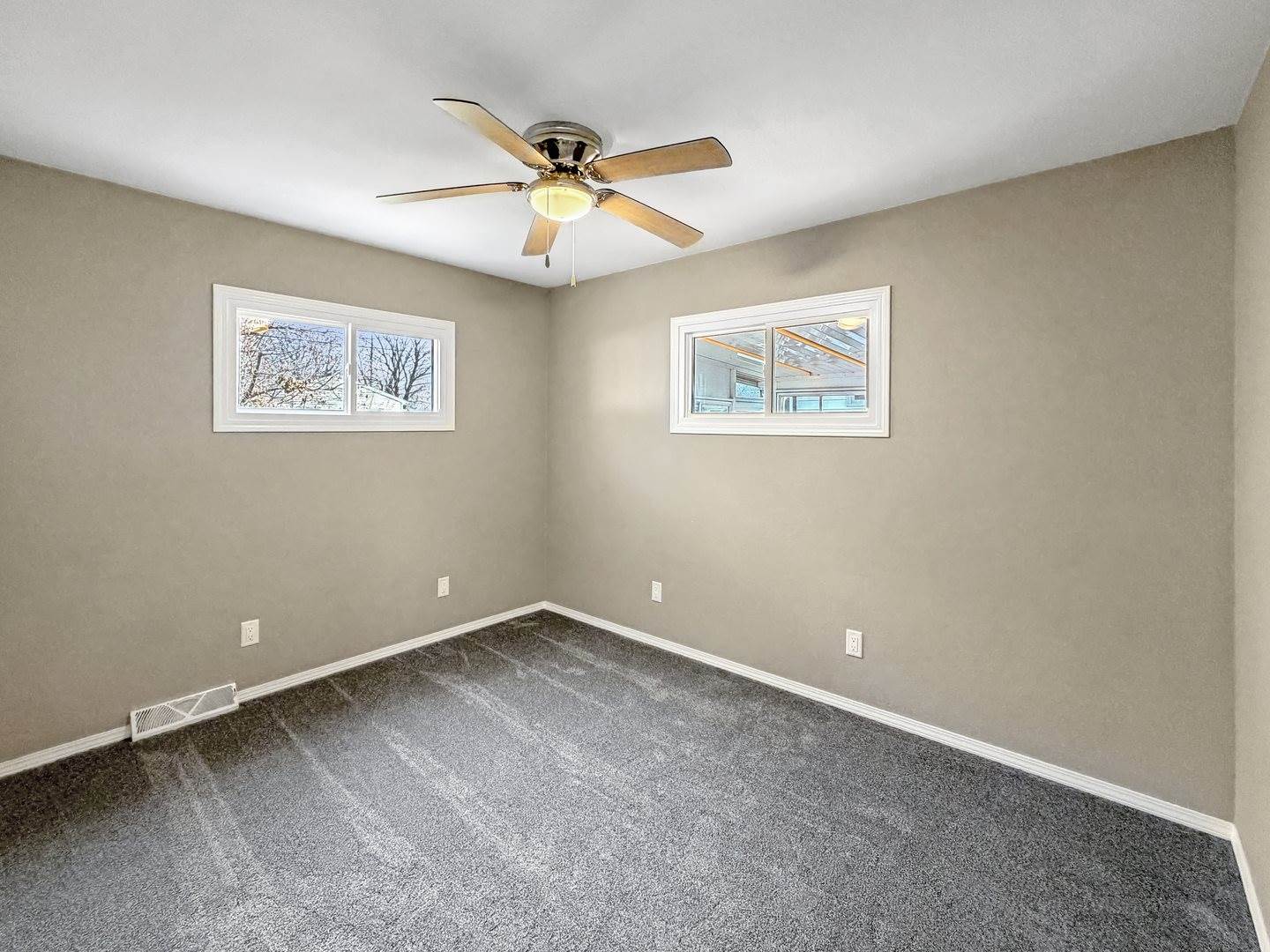 1413 South Locust Avenue, Freeport, IL 61032