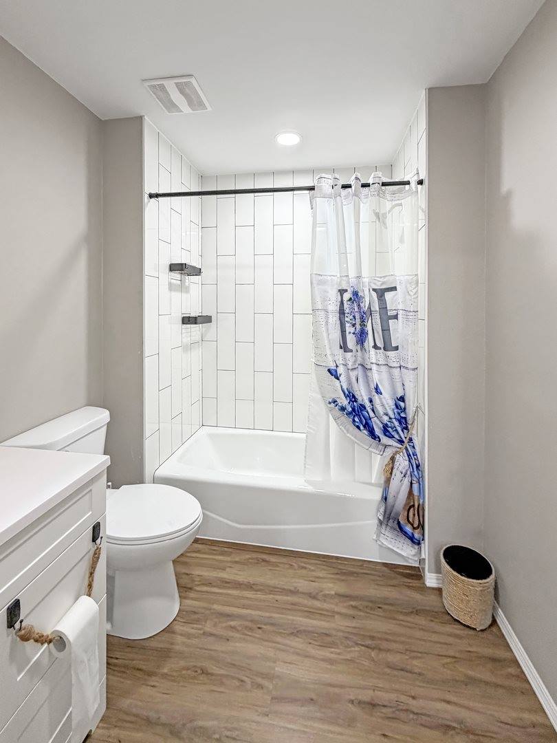 1413 South Locust Avenue, Freeport, IL 61032