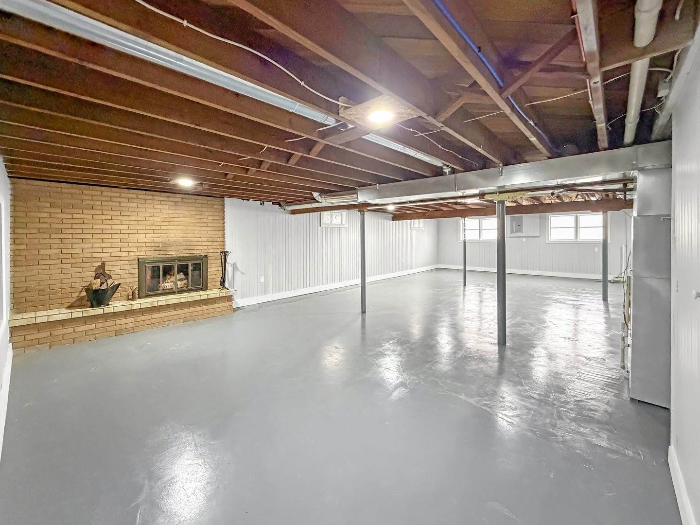 1413 South Locust Avenue, Freeport, IL 61032