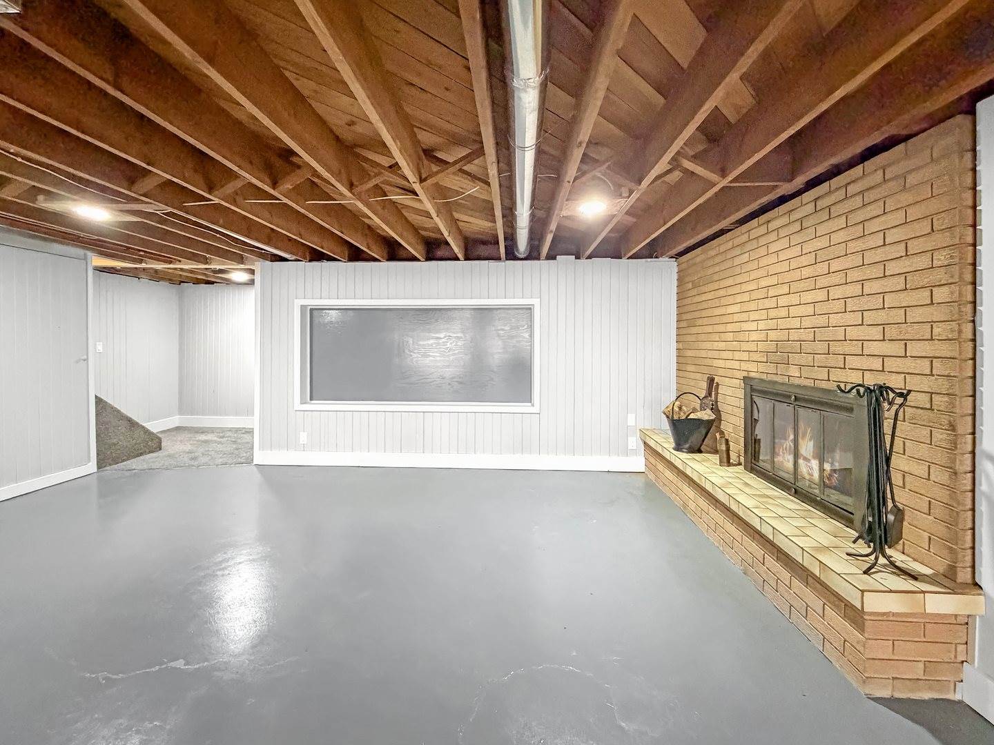 1413 South Locust Avenue, Freeport, IL 61032