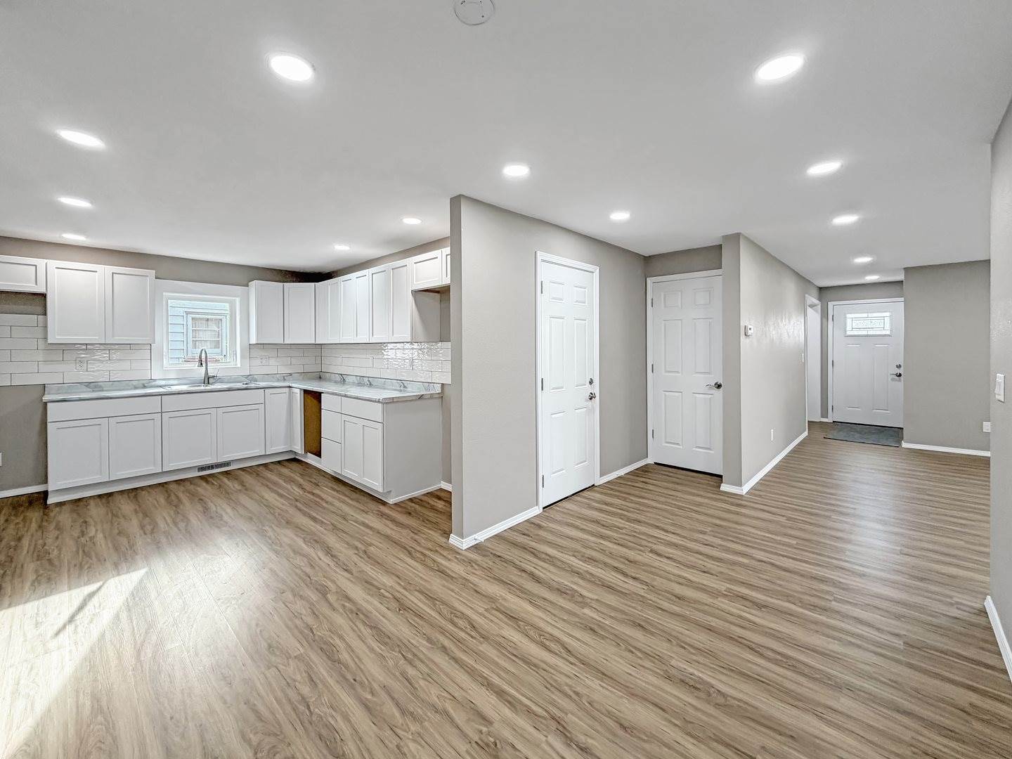 1413 South Locust Avenue, Freeport, IL 61032