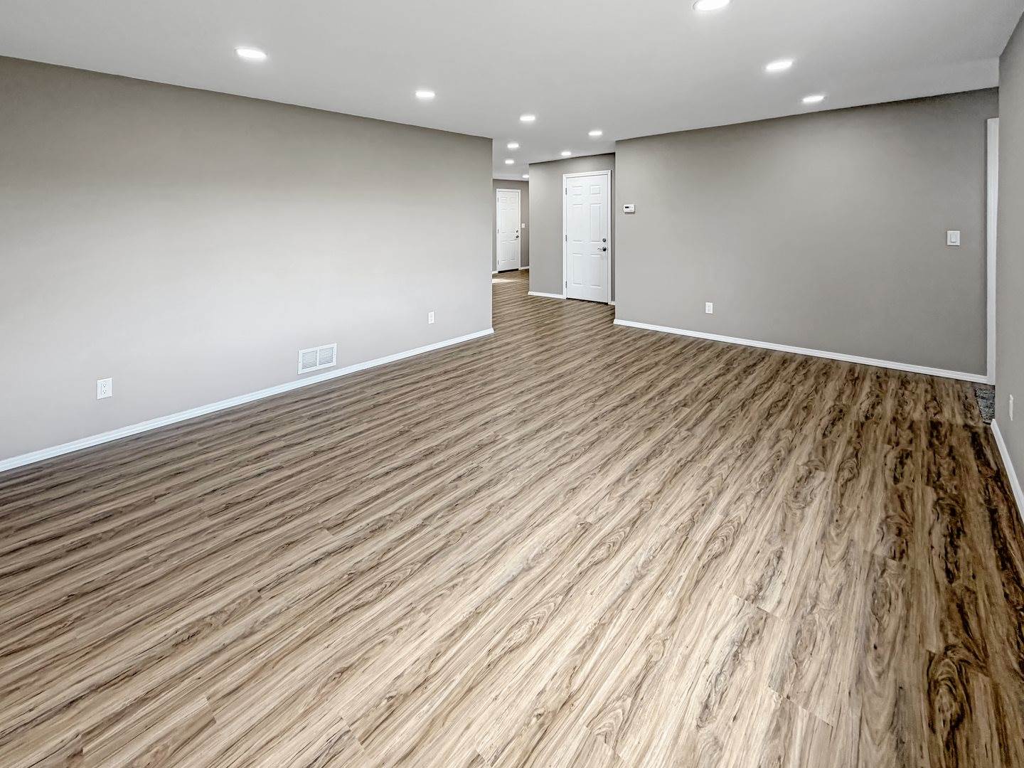 1413 South Locust Avenue, Freeport, IL 61032