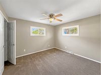 1413 South Locust Avenue, Freeport, IL 61032