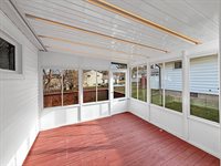 1413 South Locust Avenue, Freeport, IL 61032