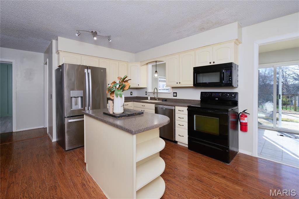 16600 Harmony Lane, Saint Robert, MO 65584