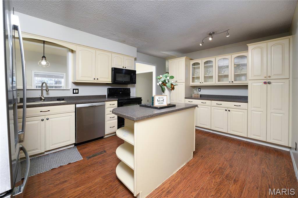 16600 Harmony Lane, Saint Robert, MO 65584