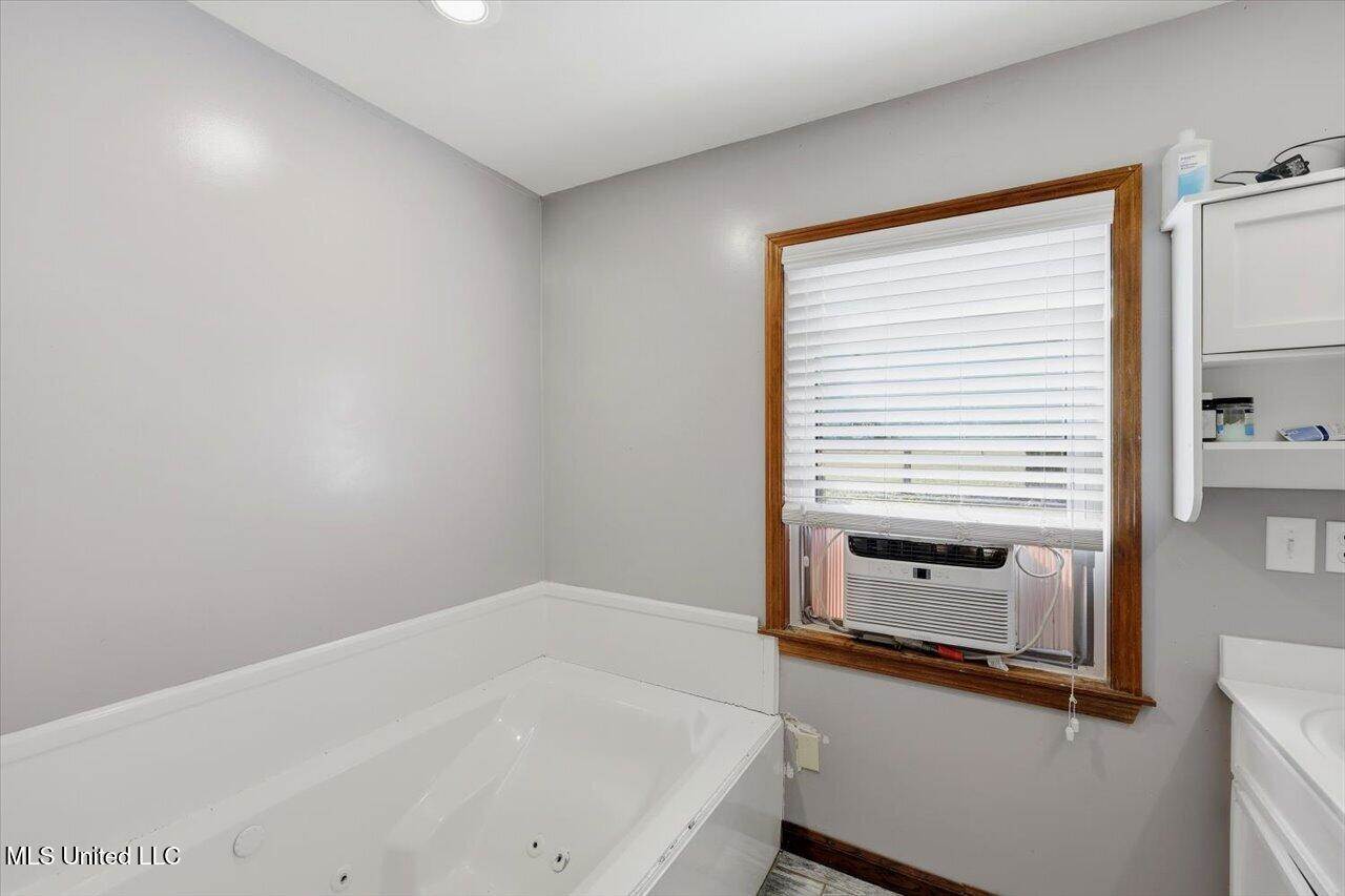 3224 Oakley Road, Raymond, MS 39154