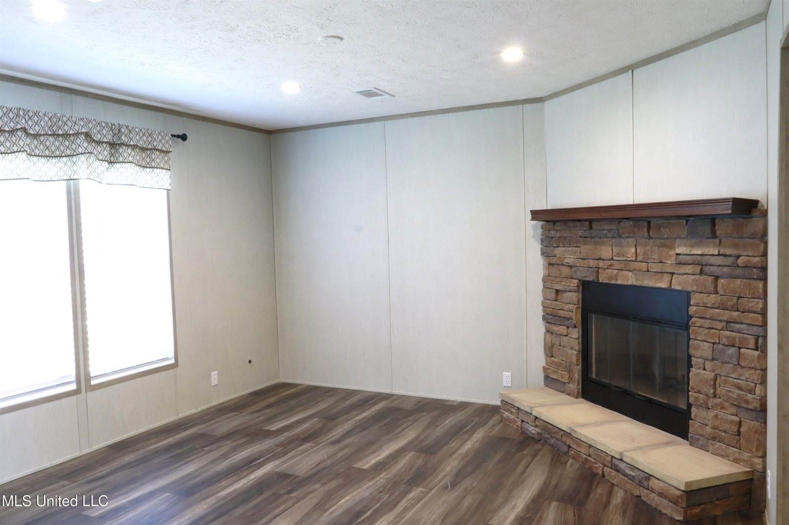 4027 Hillsboro Drive, Brandon, MS 39042