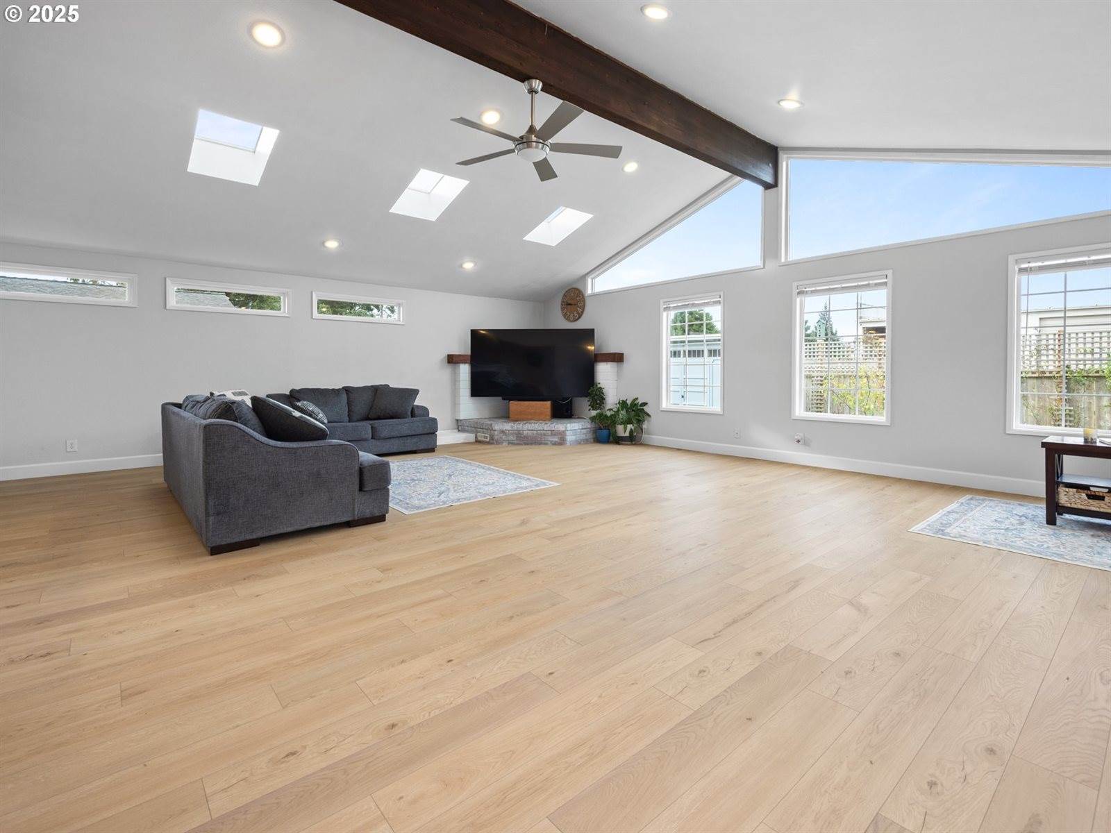 4125 Spruce St, Florence, OR 97439